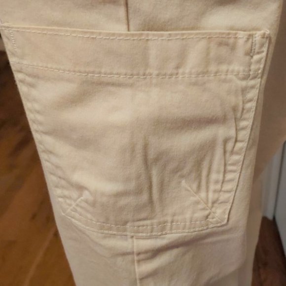 NEW RIDERS BY LEE BEIGE CAPRI W/POCKETS, FRONT, BACK & SIDE OF KNEES SIZE 6 - Picture 3 of 6